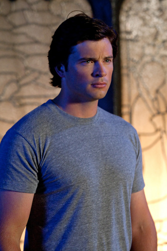  Smallville - Episode 10.03 - Supergirl - Promotional foto-foto (HQ and Unwatermarked) Copied