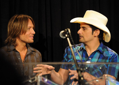  Keith Urban and Brad cachemir, paisley - Country Comes Home: An Opry Celebration