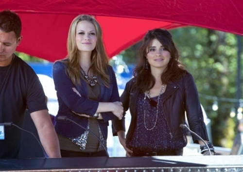  Life Unexpected - Episode 2.05 - musik Faced - Promotional foto {OTH & LUX Crossover} :