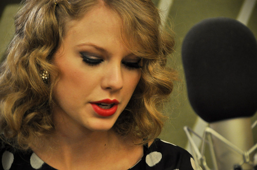  Taylor at Radio Deejay - Milan
