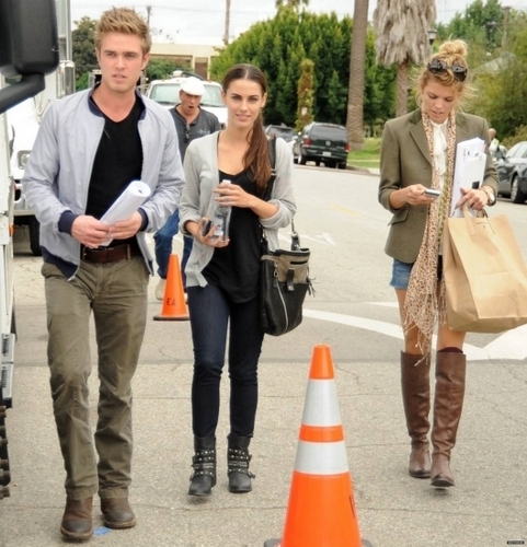  Cast on the set of 90210