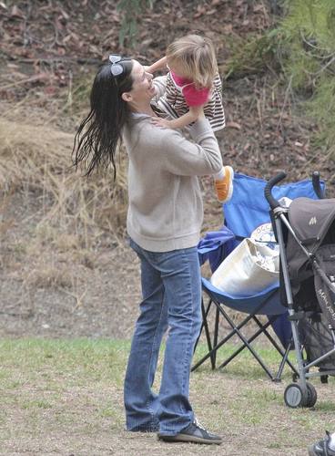  Jen took фиолетовый and Seraphina to play soccer!