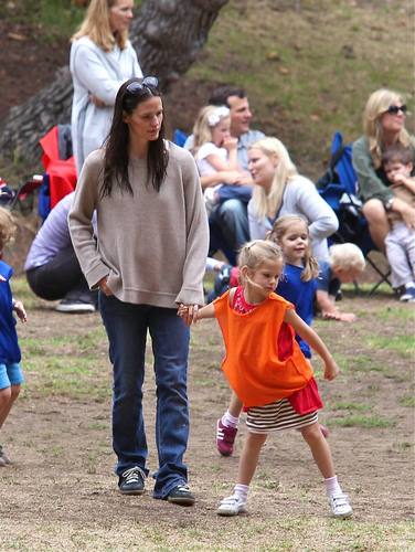  Jen took বেগুনী and Seraphina to play soccer!