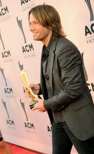  Keith at the 4th Annual ACM Honors tunjuk