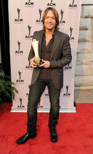 Keith at the 4th Annual ACM Honors tunjuk