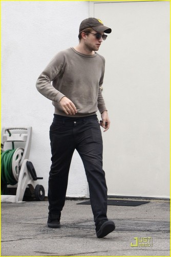  New pics of Rob from today!!!