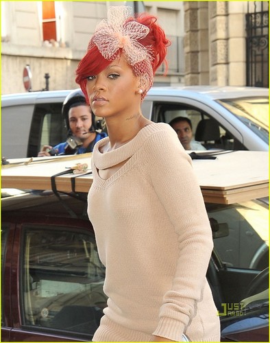  Rihanna: Jean Paul Gaultier in Paris!