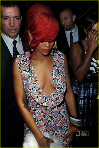  Rihanna: Miu Miu at Paris Fashion Week!