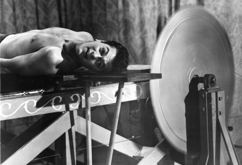  Tony Curtis in "Houdini"
