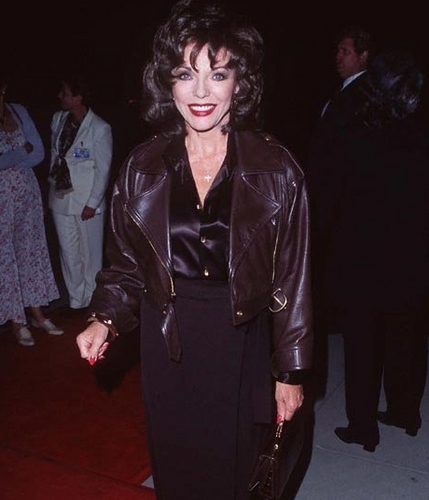  Joan Collins at the Premiere Of Michael Collins