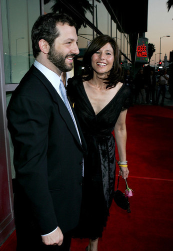  Judd Apatow & Catherine Keener @ The 40 taon Old Virgin Premiere - 2005