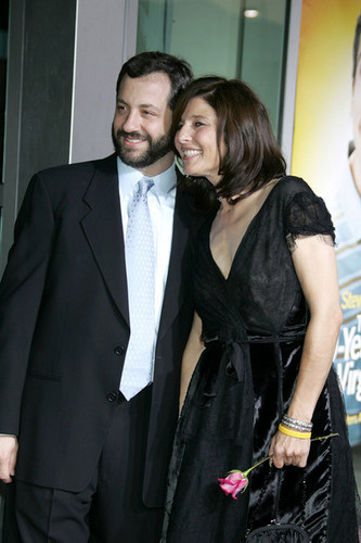  Judd Apatow & Catherine Keener @ The 40 taon Old Virgin Premiere - 2005