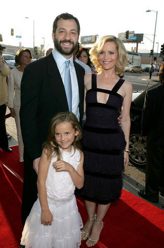  Judd, Maude & Leslie @ The 40 ano Old Virgin Premiere - 2005