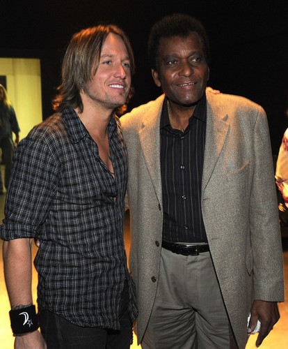 Keith Urban & Charley Pride - We're All For The Hall Benefit Concert 