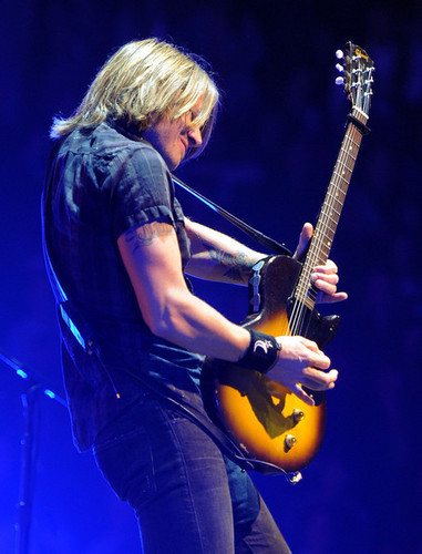 Keith Urban & Friends We're All For The Hall Benefit concert