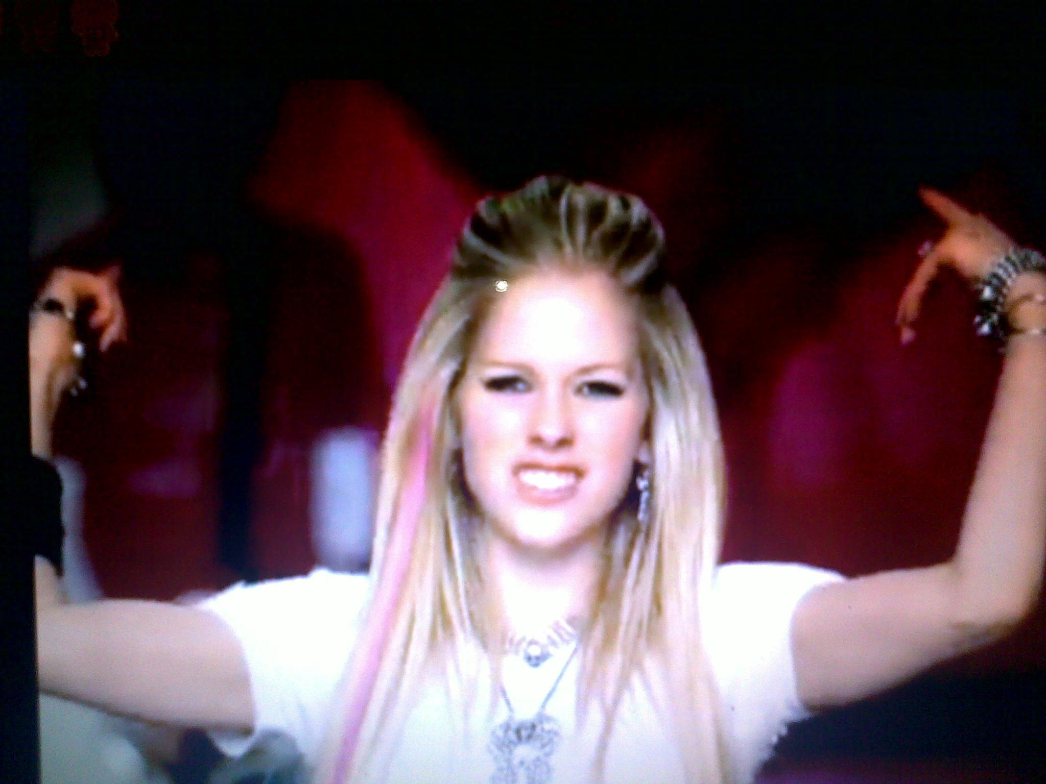 Music video - Girlfriend - Avril Lavigne Image (16184148) - Fanpop