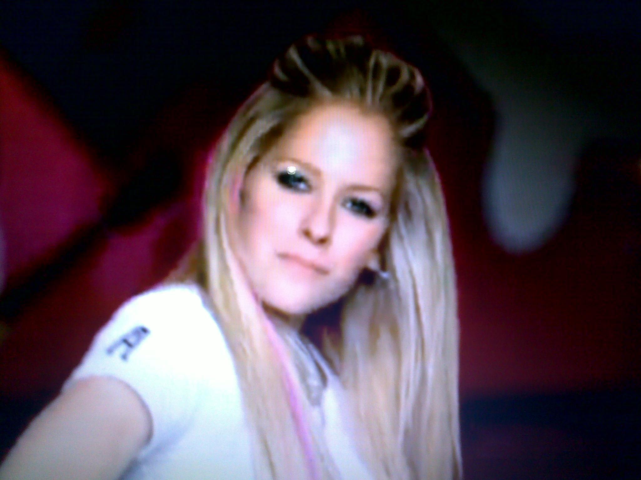 Music video - Girlfriend - Avril Lavigne Image (16184150) - Fanpop
