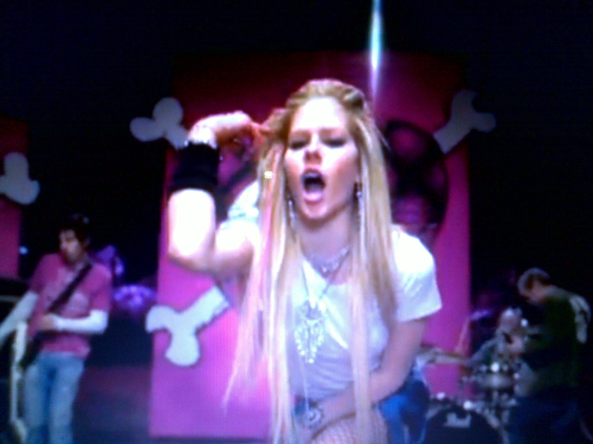 Music video - Girlfriend - Avril Lavigne Image (16184168) - Fanpop