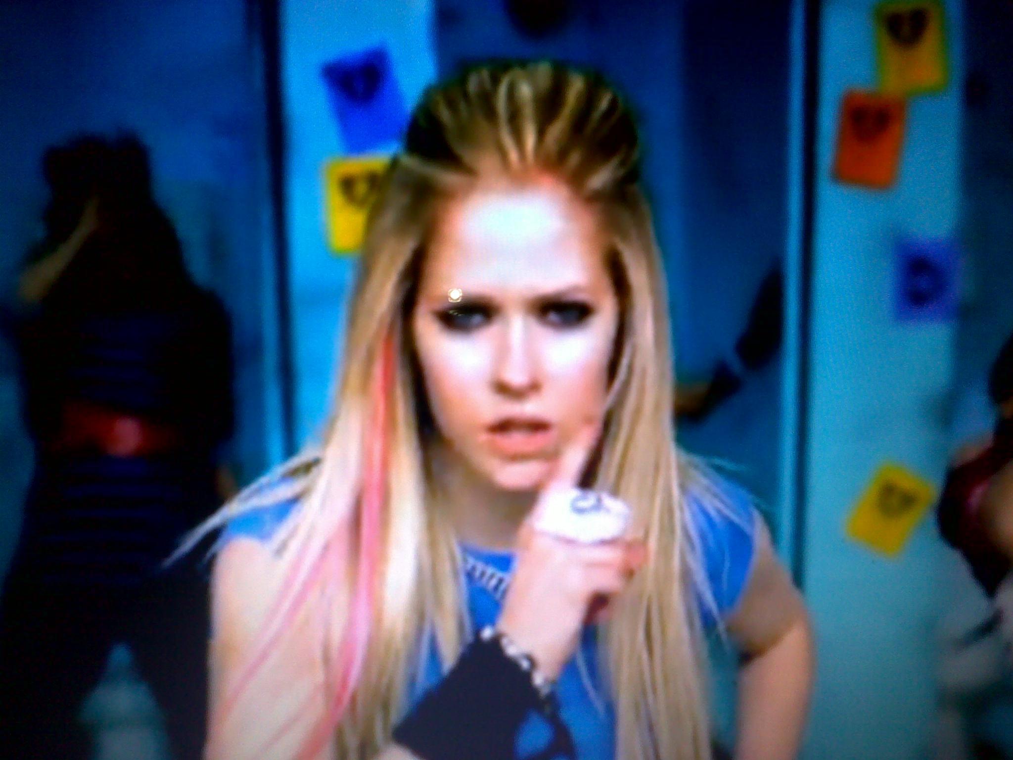 Music video - Girlfriend - Avril Lavigne Image (16184463) - Fanpop