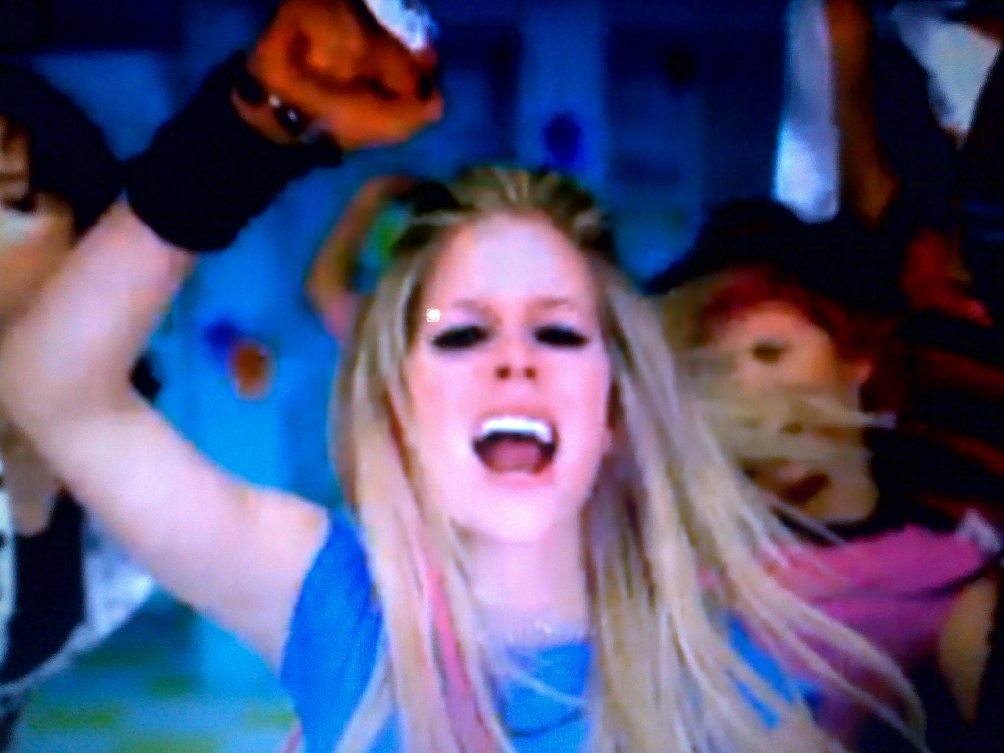 Music video - Girlfriend - Avril Lavigne Image (16184532) - Fanpop