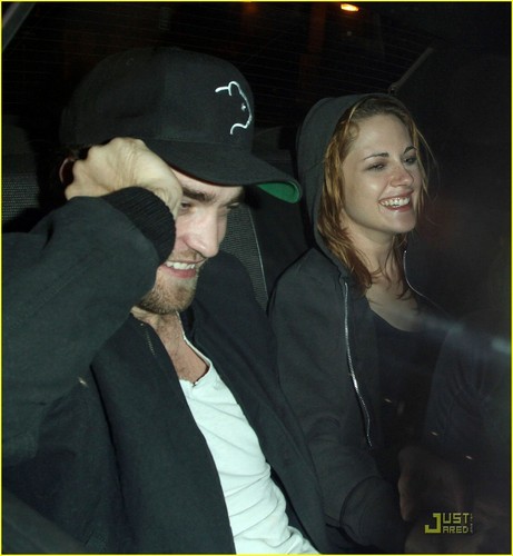  New Pics!!! Rob & Kristen Smiling Away in LA Sunday Night 10/10