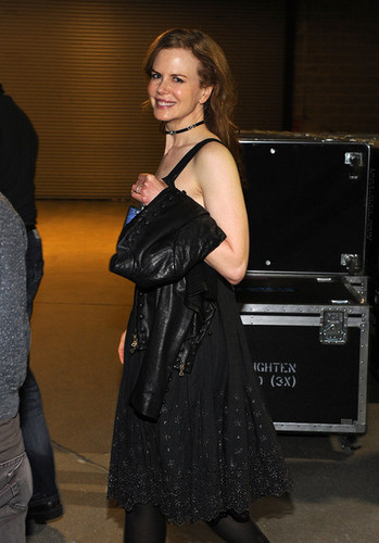 Nicole Kidman at 2010 We're All For The Hall Benefit Concert - Backstage 