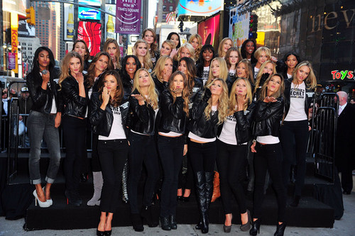  Victoria's Secret Ангелы - Times Square 2008