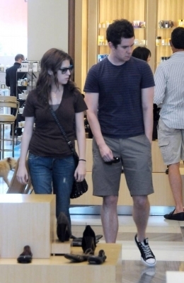 Anna Kendrick shopping with a guy