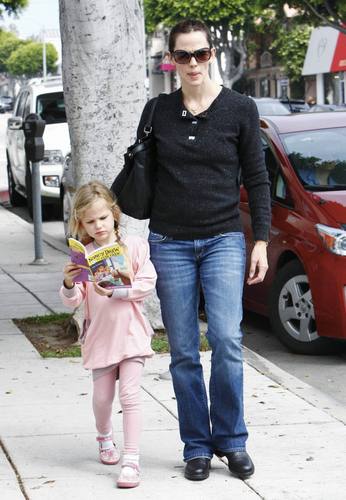  Jen Shopping at Channel and out with Violet!