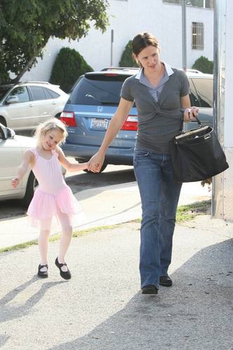  Jennifer Garner & violet Affleck: Tutu Cute!