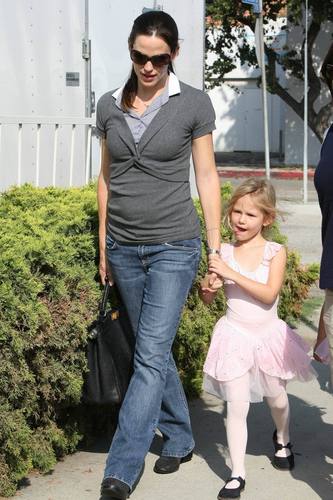  Jennifer Garner & বেগুনী Affleck: Tutu Cute!