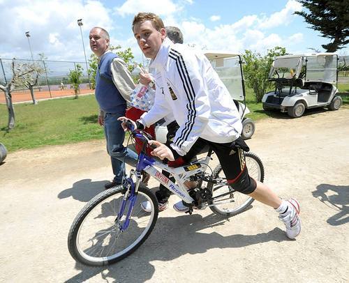  Manuel ride a bike