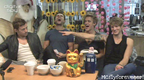  McFLY laughing!