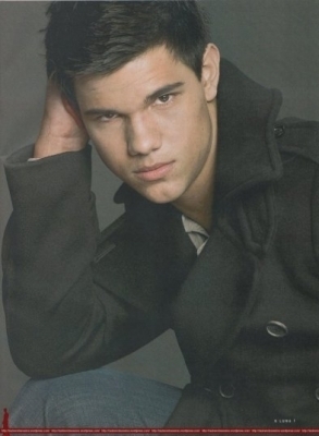  New Outtake of Taylor Lautner in Luna Magazine