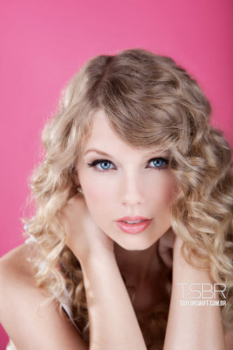 New Taylor Swift's photoshoot pics for Speak Now :)