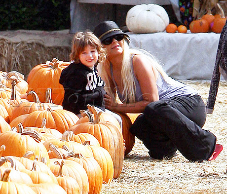  Xtina And Max In The Halloween Spirit
