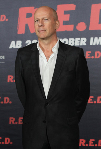  Bruce Willis @ the 'Red' Photocall in Berlin (18/10/2010)