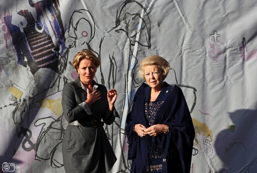  Emma Thompson with queen Beatrix of The Netherlands