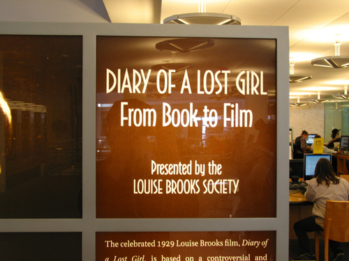  Louise Brooks at the San Francisco Public 图书馆