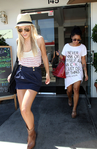  Mollie and Vanessa Shoppin in L.A x