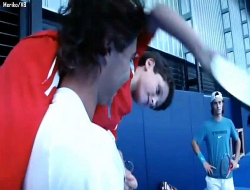  Rafael Nadal loves children !