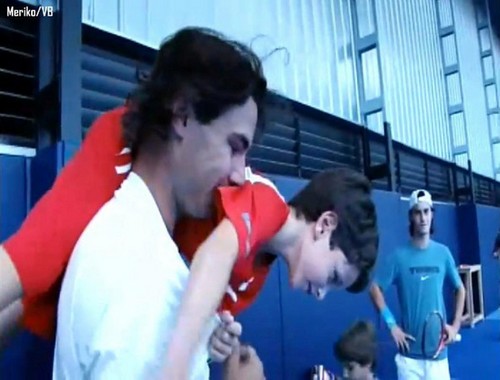  Rafael Nadal loves children !