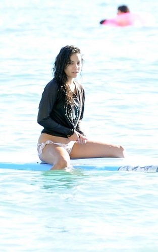  Vanessa out in Hawaii