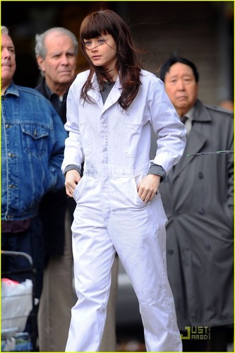  Alexis Bledel@ set of her new film viola & Daisy, on Friday (October 22)