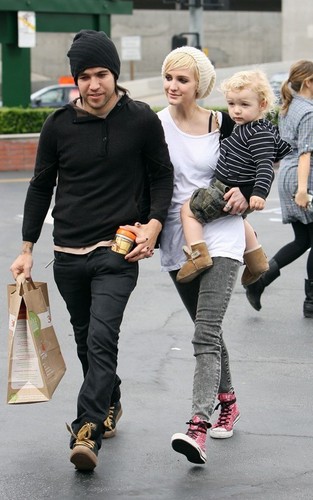  Ashlee, Pete & Bronx out in Encino