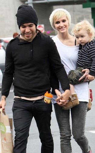  Ashlee, Pete & Bronx out in Encino