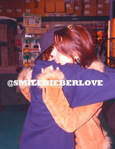  Justin&Pattie hug