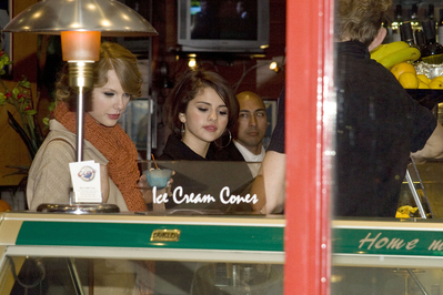  October 21 - Out in लंडन With Selena Gomez