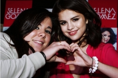 Selena signing Autographs in Madrid, Spain