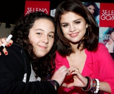  Selena signing Autographs in Madrid, Spain